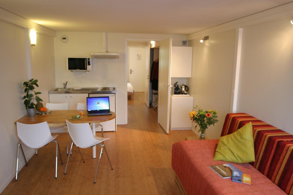 Hôtel Pierre Blanche Chatillon-en-Michaille Quarto foto
