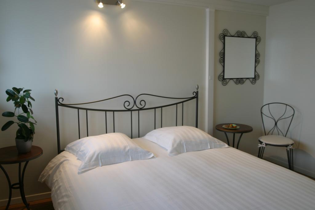 Hôtel Pierre Blanche Chatillon-en-Michaille Quarto foto